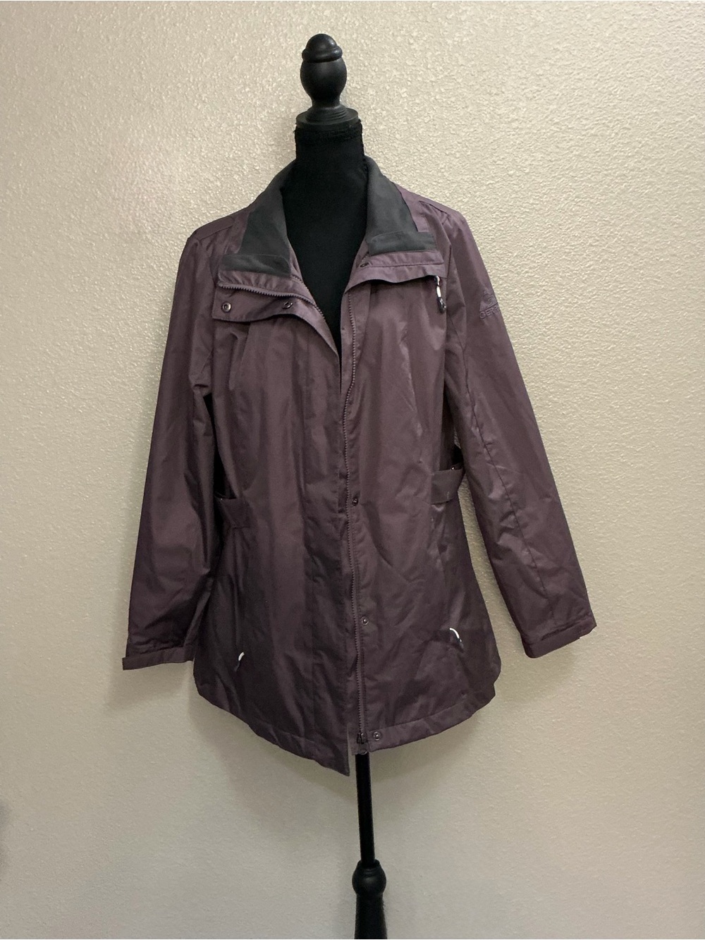 Women’s Plum Trench Coat - Lightweight Water-Resistant